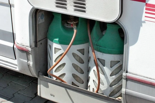 Profesjonalna naprawa przyczep kempingowych i kamperów – zarówno mobilną, jak i stacjonarną. Działamy na terenie całej Polski.