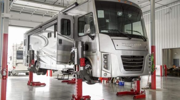 Profesjonalna naprawa przyczep kempingowych i kamperów – zarówno mobilną, jak i stacjonarną. Działamy na terenie całej Polski.